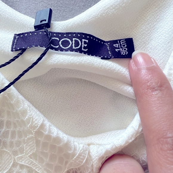 SOLD Free with purchase!! Lace crop top in size small - Picture 7 of 7